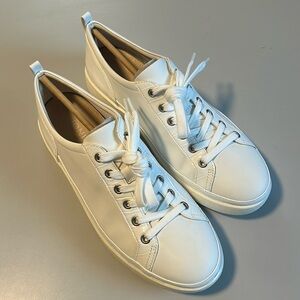 Vionic Womens Winny White Leather Casual and Fashion Sneakers Shoes NWT